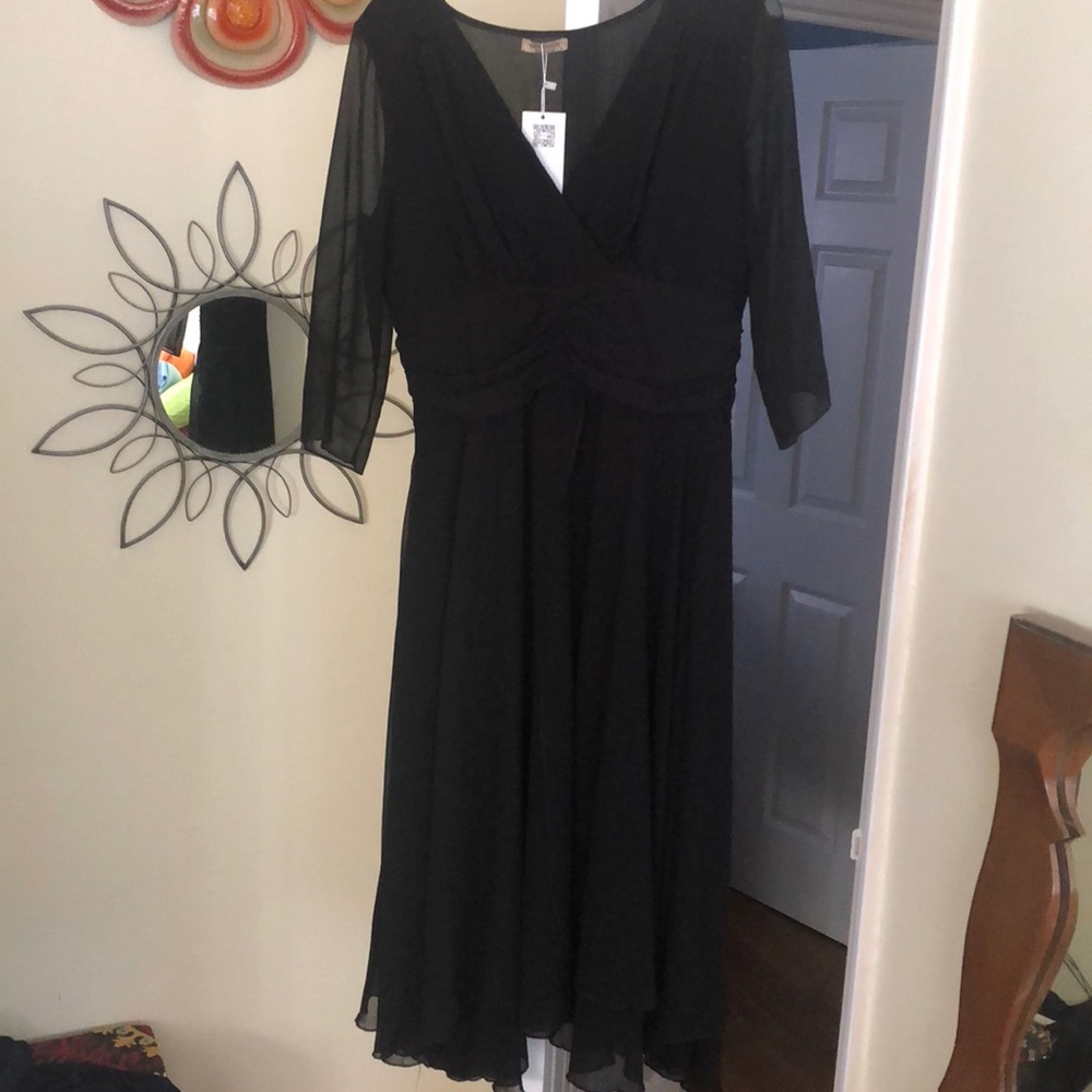 Quarter sleeve black dress